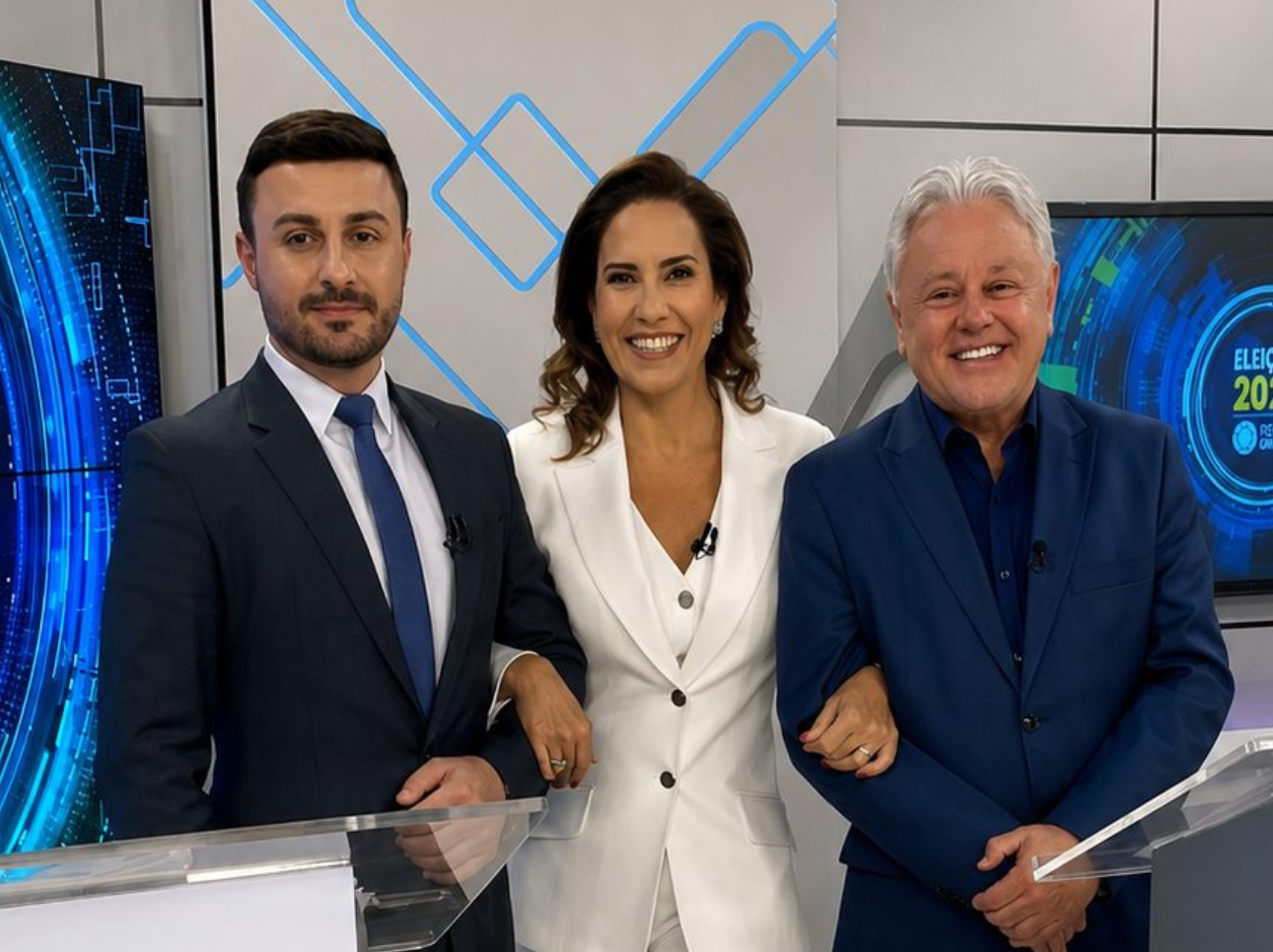 Paulo Alceu em estúdio de televisão